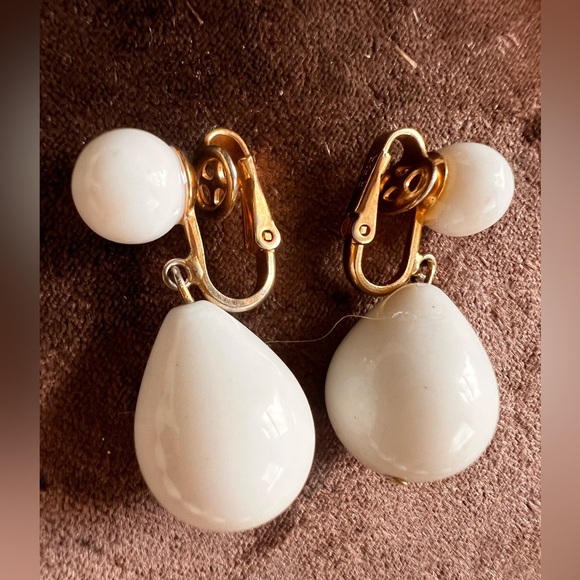 TRIFARI VINTAGE WHITE milk glass GOLD SET NECKLACE + earrings set - Picture 5 of 7